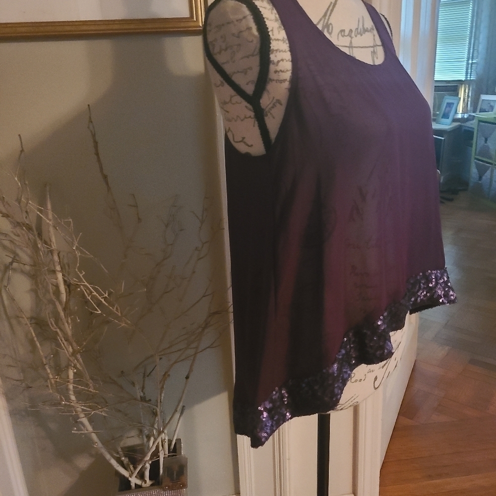 Cute little top w sequins Hp🔥🔥🔥🔥 - Picture 4 of 7